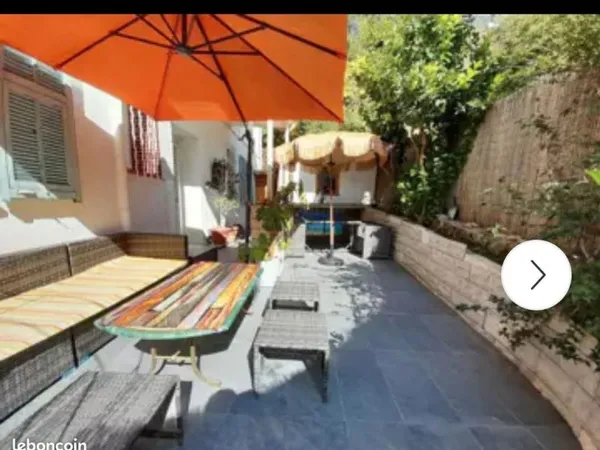 3 pièces avec grande terrasse 45 m², entrée indépendante, parking