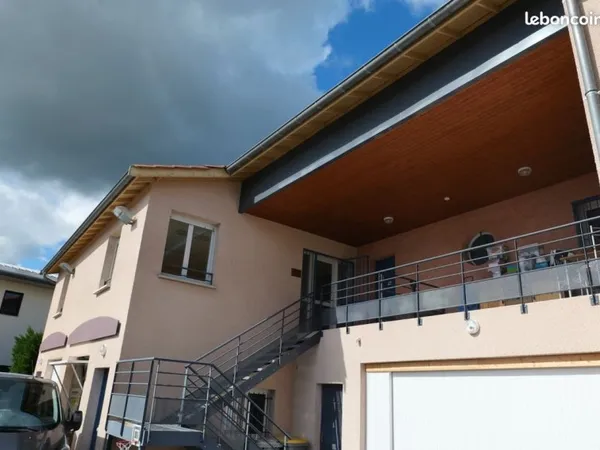 Bureau et espace de travail Location Vaugneray 5p 95m² 980€