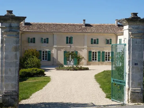 Exceptionnel Manoir charentais du XVIIIo siècle sur 2 Hectares