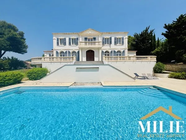 OLLIOULES- FAVEYROLLES: MAGNIFIQUE MAISON DE MAITRE
