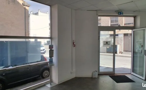 Bureau et espace de travail Location La Seyne-sur-Mer  100m² 150000€