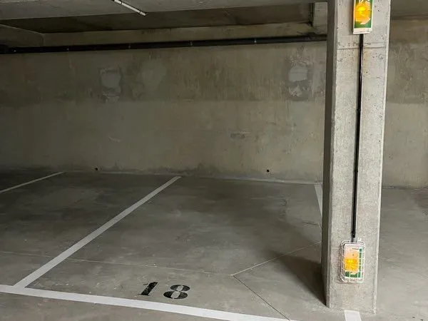 Parking sécurisé proche métro 11