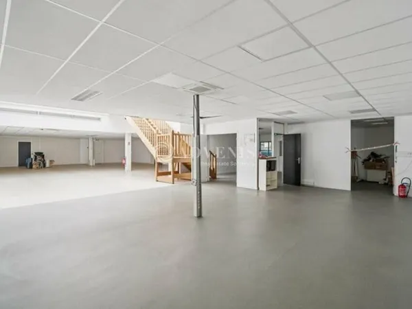 Local d'activité 805 m²