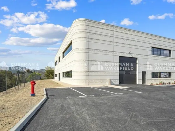 Local d'activité 887 m²