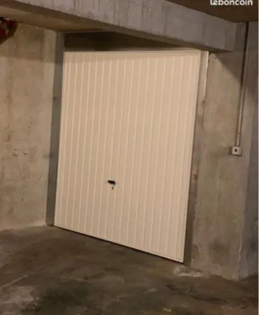 Garage fermé à louer