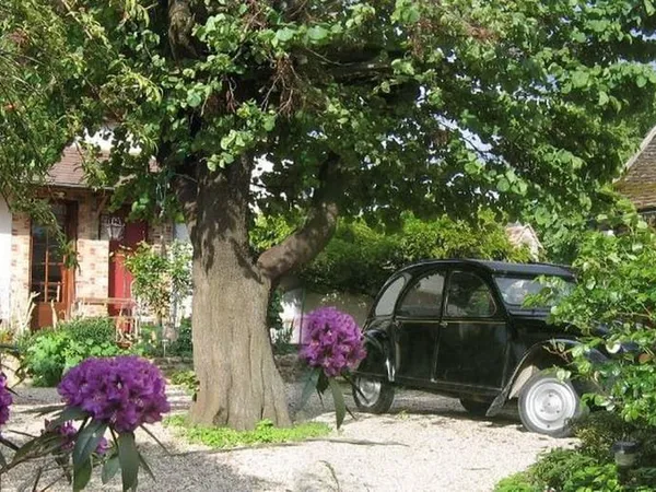 Ensemble immobilier - actuellement gîte- à vendre entre Sens