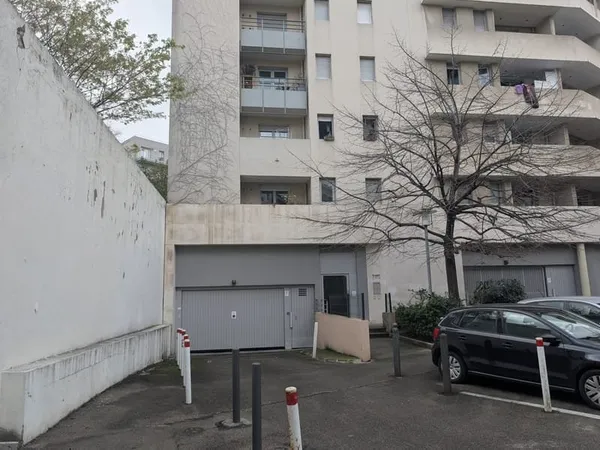 A VENDRE - BOX/GARAGE - PRADO/CASTELLANE