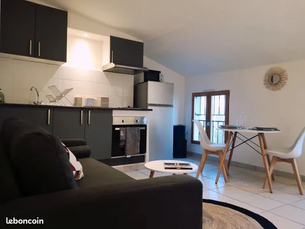 Appartement 2 pièces 33m2 - Place du marché