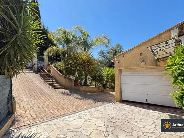 Belle maison spacieuse avec vue panoramique à la Trinité