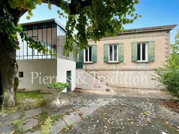 Apt, proche centre ville, maison de maître avec jardin et dépendances