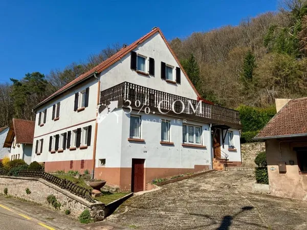 Maison semi-mitoyenne avec grandes dépendances