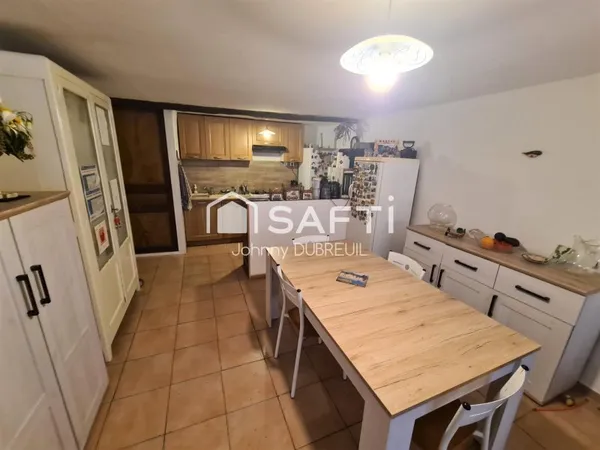 PIGNANS - APPARTEMENT T3 AU REZ-DE-CHAUSSÉE DANS LE CENTRE DU VILLAGE, PROCHE PARKING ET DES COMMODI