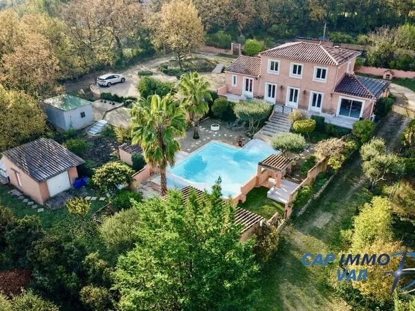 Villa 5 pièces 165m2 sur 3600m2 de terrain avec piscine