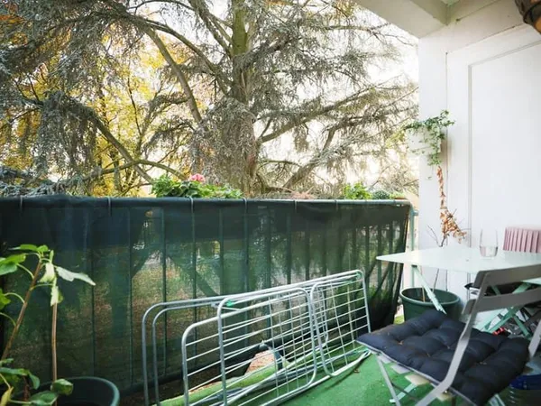 Appartement 4 pièces en bon état avec balcon - Montreuil (9310