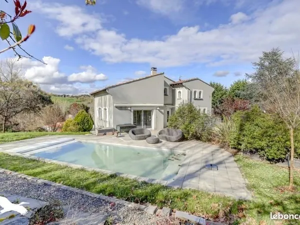 Maison 6 pièces 225 m²