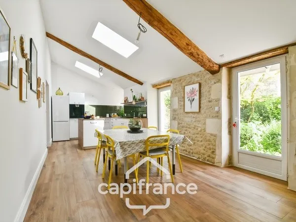 Maison charentaise rénovée à vendre 6 pièces COURCELLES (17), proche commerces, d'une superficie de 