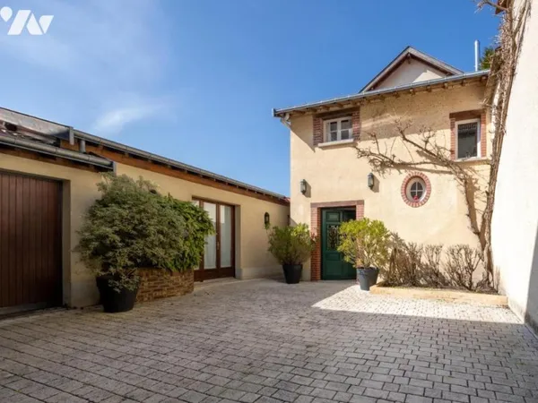 Maison 8 pièces 230 m²