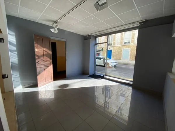PAU, local 110m² offrant diverses possibilités en centre ville.