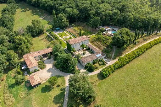 Propriété 21 pièces 749 m²