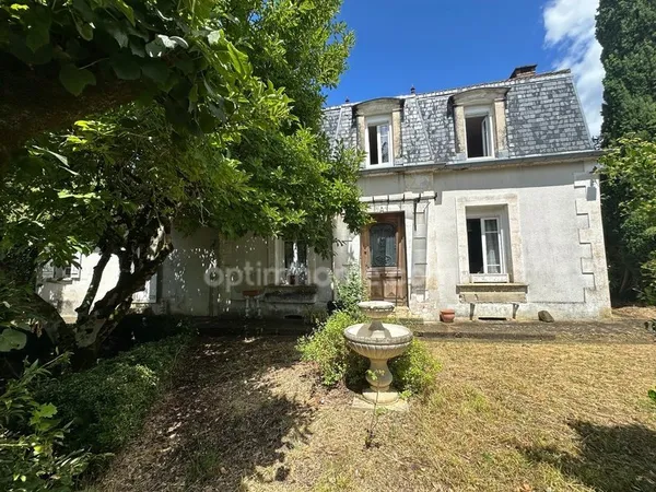Maison de ville avec charme et caractère, spacieuse dépendance en pierre, jardin de 2000 M2