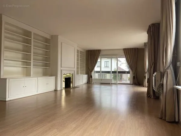 Rare: Orangerie 4/5 pièces , terrasses, 3 chambres, chambre de service, ascenseur, garage