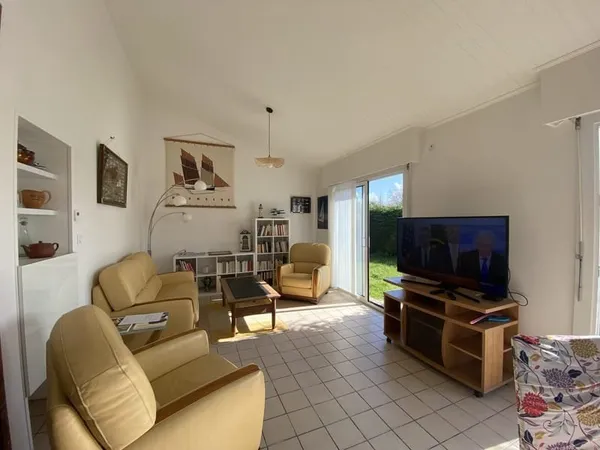 Périphérie centre-ville, maison sur terrain avec 3 chambres +