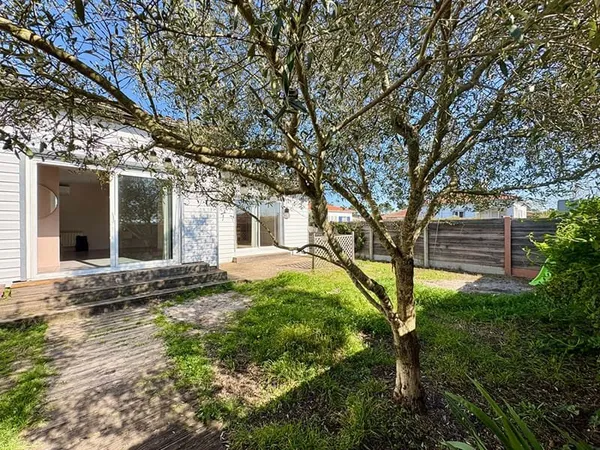 EXCLUSIVITE - Maison individuelle, 83.49m², 3 chambres avec jardin et dépendance / Climatisation.