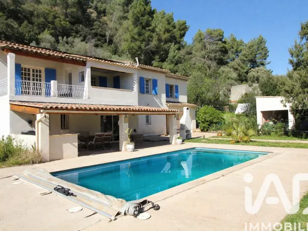 Maison 5 pièces 215 m²