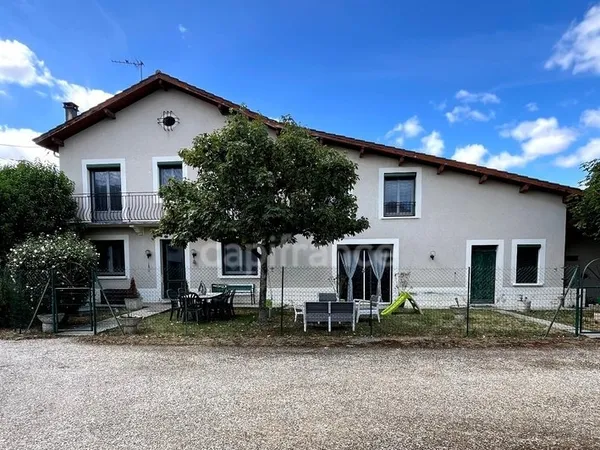 Maison de ville des années 70, 5 pièces, proche du centre ville de CONDOM (32) avec jardin, piscine 