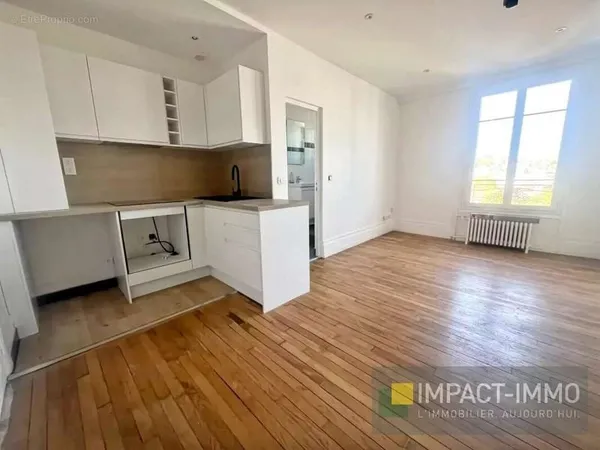 Duplex 2/3 pièces refait à neuf dernier étage - Rue Commerçante