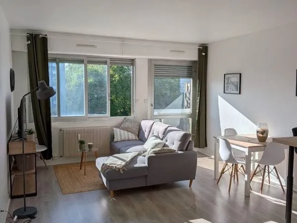 T2 bis 50m² lumineux - Dernier étage - Entièrement rénové et meublé