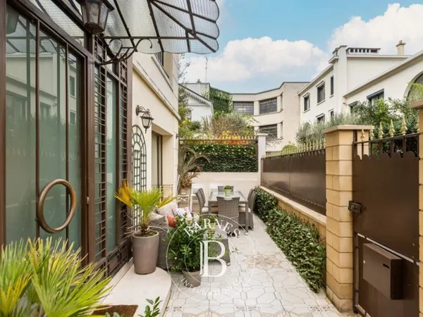 Neuilly - Longchamp - Maison familiale - Beaux volumes - Ascenseur
