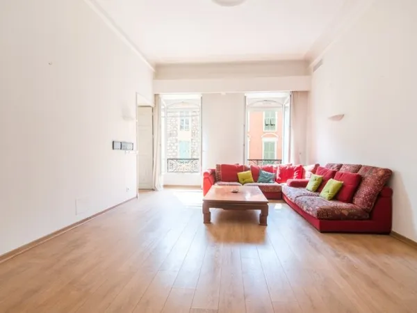 NICE CENTRE - APPARTEMENT 4 PIECES DE 149M2 A VENDRE - ÉTAGE ÉLEVÉ - IMMEUBLE ART DÉCO - CAVE - PROC