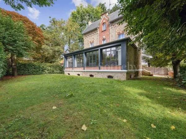 Maison 9 pièces 280 m²