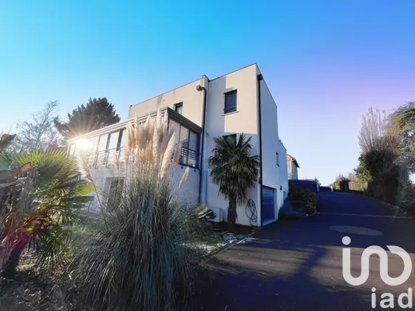 Maison 9 pièces 365 m²