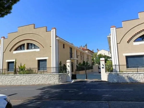 Duplex avec entrée privative, jardin et garage (petite copro