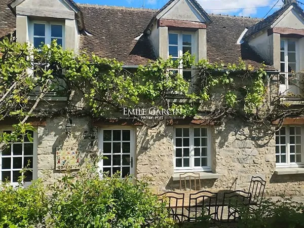 Maison 8 pièces 230 m²
