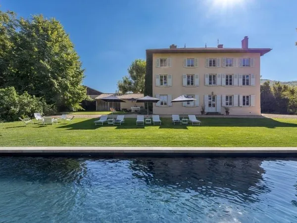 Villa 13 pièces 420 m²