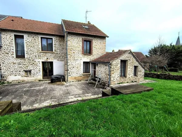 CREUSE - Près de La Souterraine - Maison rénovée de 4 chambres.