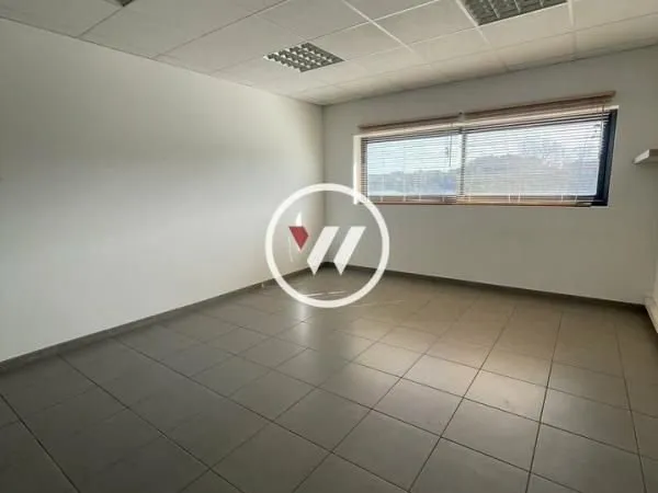 Bureaux 77 m²