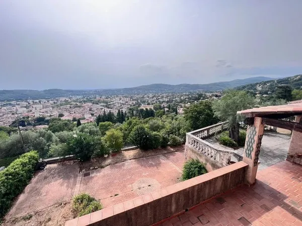 Villa à redécorer avec vue dominante Draguignan