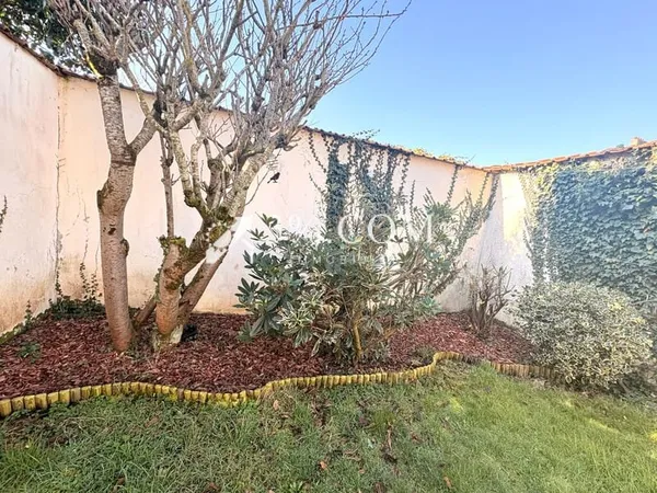 MAISON DE CHARME AVEC JARDIN ET GARAGE