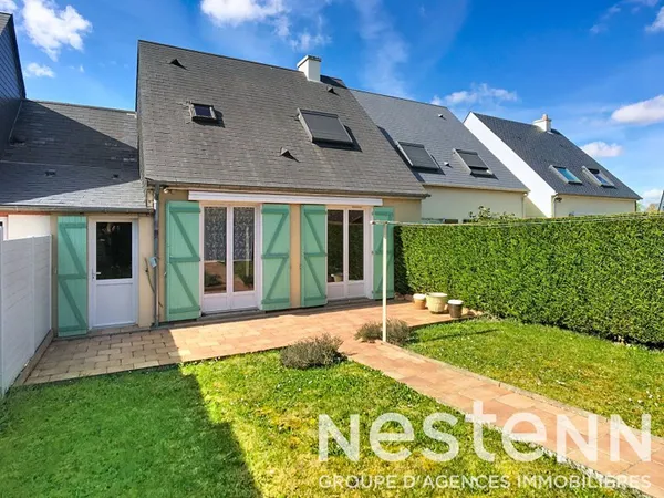 Maison avec garage et jardin à deux pas du centre-ville