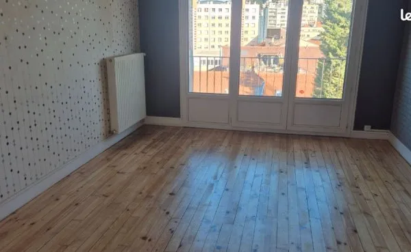 St etienne Bellevue T3 en très bon état avec vue dégagée