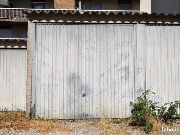 Parking/box 18 m² Nîmes