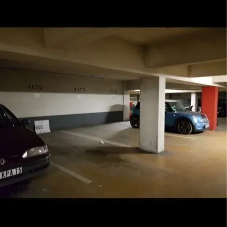 PLACE DE PARKING - proche Laetitia