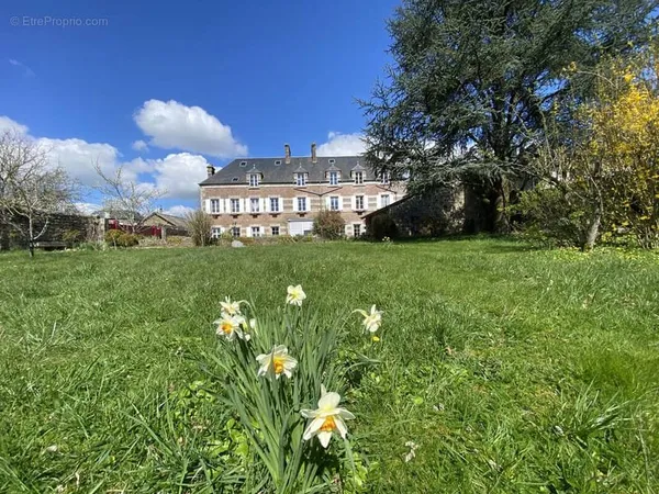 Propriété de caractère de 1780 19 pièces 600m2 potentiel gîtes, professionnel, grande famille.