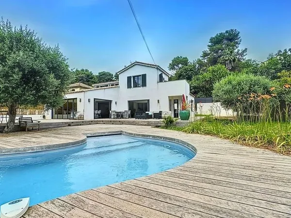 Maison 4 pièces 206 m²