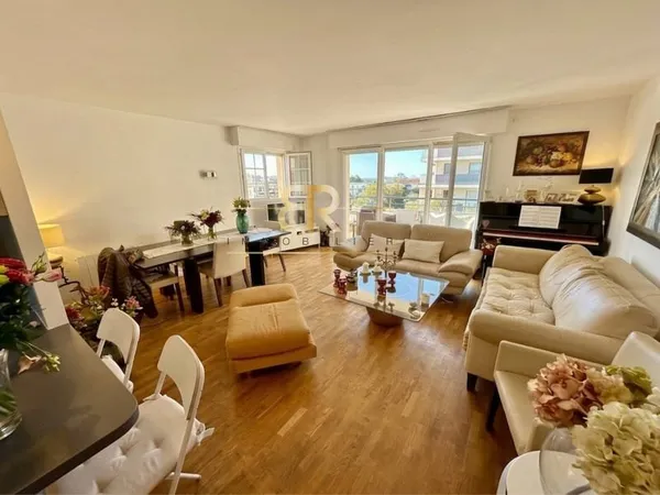 APPARTEMENT FAMILIAL AVEC GRANDE TERRASSE SAINT-MANDÉ CENT