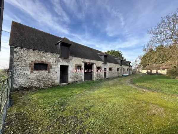 Grande propriété sur un hectare , idéale pour grand gite ou salle de réception à la limite du 77